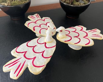 鳩の飾り、手作りの磁器の鳩の飾り、飛んでいる鳩の陶器、飾りの交換