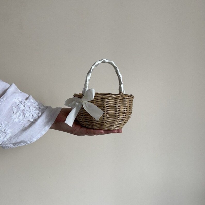 Flower Girl Basket With Handle and Ribbon Bow Round White Rustic ...