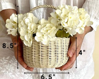 Panier de bouquetière en osier ivoire : décoration de mariage bohème
