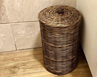 Brown Wicker Toilet Paper Holder with Lid: Woven Bathroom Storage