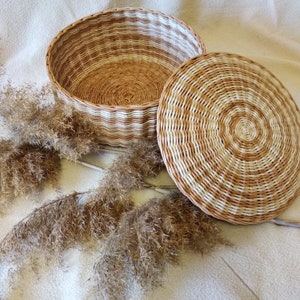 Wicker storage basket with lid, rattan fruit baskets, bread bin, woven serving tray