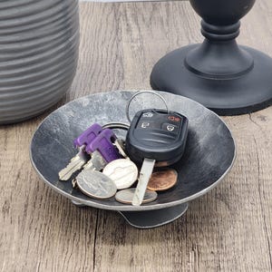 Rustic Iron Catch-All Dish: Versatile Organizer for Keys, Coins, Jewelry & Accessories