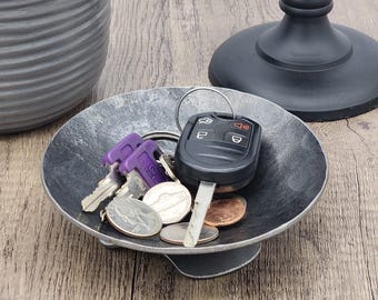 Regalo para el 6.º aniversario: Recipiente rústico de hierro para guardar todo tipo de cosas, como llaves, monedas, joyas y accesorios.