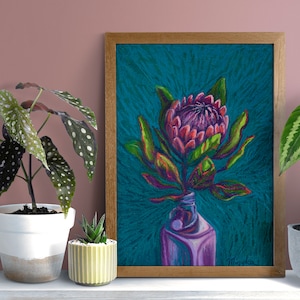Protea verde azulado floreciente óleo pastel pintura púrpura flores exóticas jarrón enmarcable dibujo pared Alcachofas decoración ecléctica hogar ORIGINAL o IMPRIMIR
