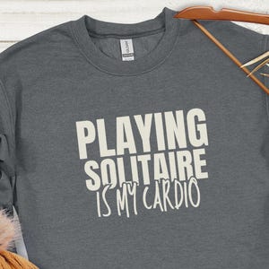 Lustig Spielen Solitaire ist mein Cardio-Sweatshirt für Kartenspieler, ältere Männer oder Frauen - Übung oder Workout Hoodie Gag Geschenk für Senioren