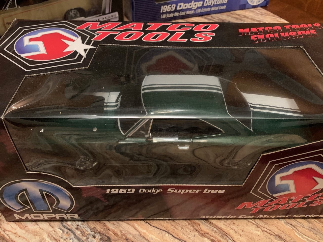 ★美品★ 1/18アメリカン MUSCLE 1969 ダッジ スーパー Bee 1969 Dodge Super Bee 1/18 Die Cast Model Ertl American