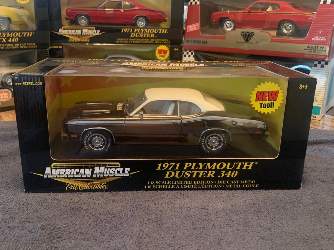 ミニカー AMERICAN MUSCLE 1971 PLYMOUTH DUSTER 340 1971 Plymouth Duster 340 - Red/Black 1:18 Diecast Model by