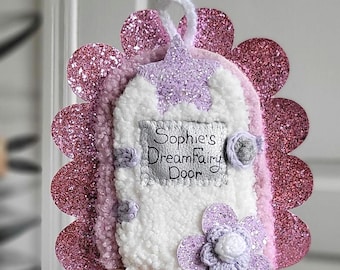Personalized Tooth Fairy Door with Wavy Trim – Magical Soft Fabric Fairy Door with Pocket, Christmas Gift for Kids, Tooth Fairy Decor