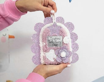Personalized Tooth Fairy Door with Wavy Trim – Magical Soft Fabric Fairy Door with Pocket, Christmas Gift for Kids, Tooth Fairy Decor