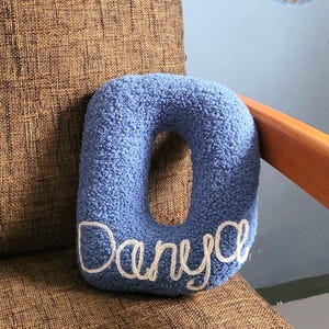 Almohada con letras del alfabeto, idea de regalo para novio, regalo personalizado, regalo de cumpleaños para él, almohada personalizada, regalo con nombre bordado