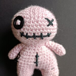 Gehäkelte rosa niedliche Voodoo Puppe Stofftier kawaii PHYSIKALISCHER ARTIKEL