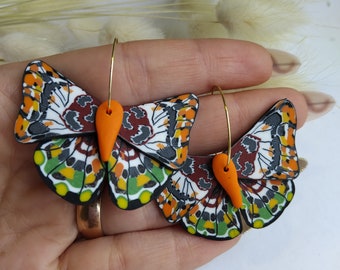 Pendientes de declaración colgantes de arcilla de polímero de mariposa naranja, joyería hecha a mano única y ligera, regalo para mamá