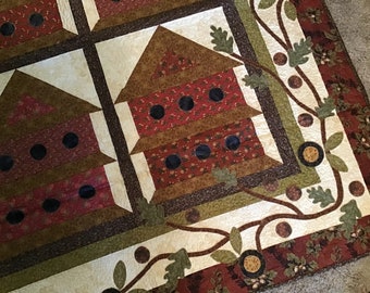 Finished Machine Quilted Bird Houses Quilt Appliqued Leaf Vine Detail 52 x 60 inches