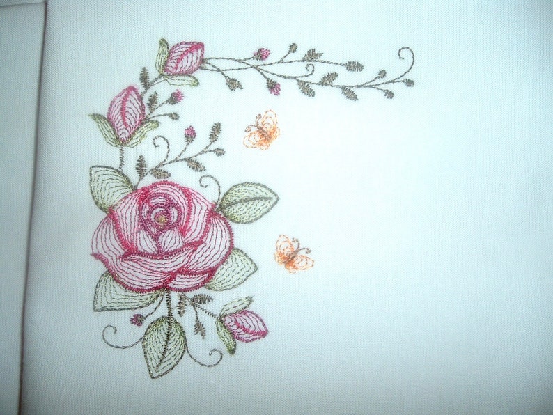 Set of 4 Embroidered Quilt Blocks Roses in Red and Pinks 8.5 inches