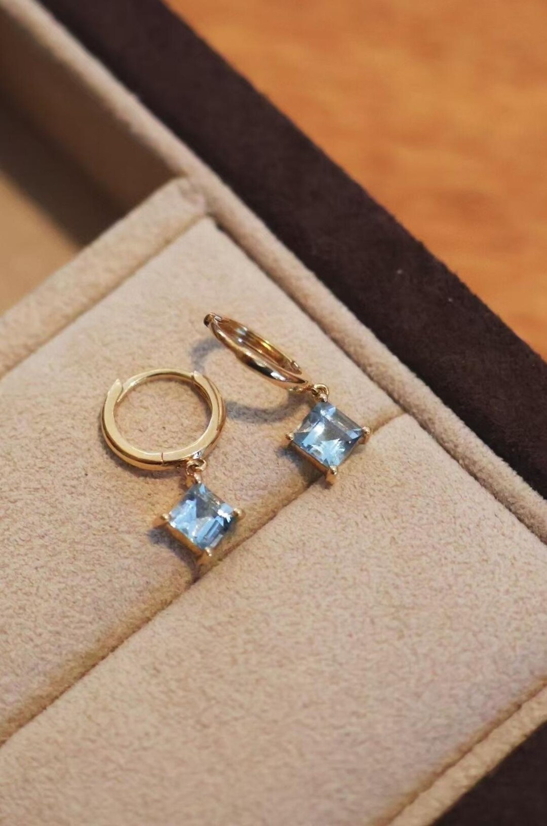 18Kゴールド天然アクアマリンイヤリング、ブルーアクアマリン