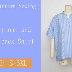 以下が含まれることがあります： 短い前身頃と長い後ろ身頃を持つシャツのPDF縫製パターン。シャツは青と白のストライプで、マネキンに着用されています。パターンはS-3XLサイズでご利用いただけます。