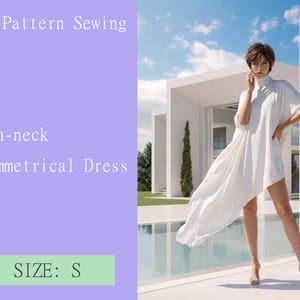 Pode incluir: Um vestido branco assimétrico de gola alta com mangas curtas e bainha drapeada. O texto na imagem diz: PDF Pattern Sewing, High-neck Asymmetrical Dress, SIZE: S. A peça apresenta um corte solto e uma cor branca sólida.