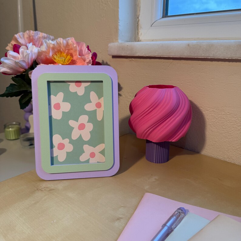 Handmade retro style 4x6 frame for small art prints and photos