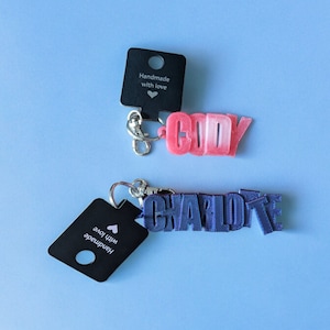 Porte-clés - V.2.0 - Imprimé en 3D - Personnalisé - Cadeaux pour enfants - Cadeaux pour elle - Cadeaux pour lui - Accessoires de décoration pour fête d'anniversaire - Porte-noms - Cartable