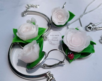 Polymeerklei Rose sieradenset | Handgemaakte oorbellen, armband en hanger | Bloemencadeau voor haar | Handgemaakte accessoires