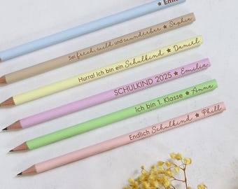 May include: Five colorful pencils with personalized messages for starting school. The messages include "Sel frech, wild und wunderbar", "Hurral Ich bin ein Schulkind", "SCHULKIND 2025", "Ich bin 1. Klasse", and "Endlich Schulkind".