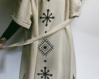 Lange kimono van 100% ruw katoen, bedrukt met op maat ontworpen houtblokken