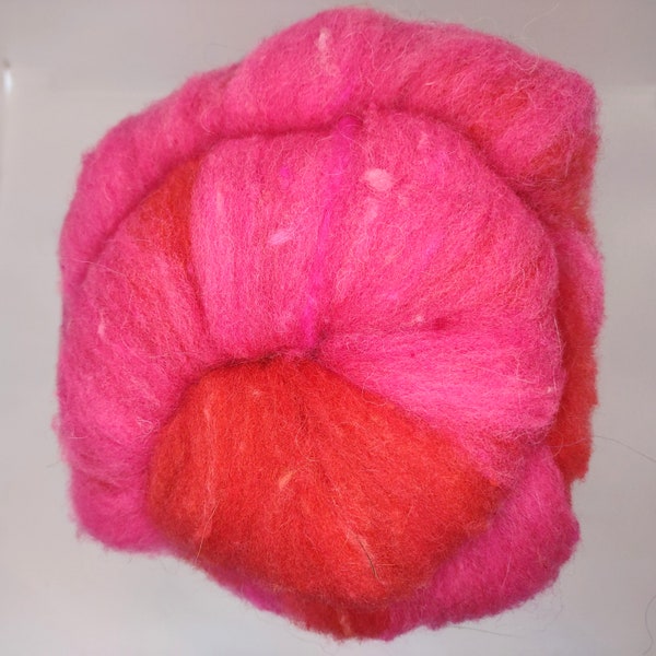 Sweet Tart Corriedale Wool Roving avec fibre de lapin Angora