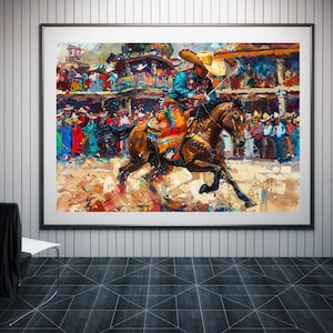 K&ouml;nnte beinhalten: Ein gerahmtes &Ouml;lgem&auml;lde, das einen Reiter mit beigem Sombrero und farbenfroher Westernkleidung auf einem braunen Pferd zeigt. Die Szene stellt ein Rodeo-Ereignis mit einer Zuschauermenge im Hintergrund dar, ausgef&uuml;hrt in ausdrucksstarken Pinselstrichen.