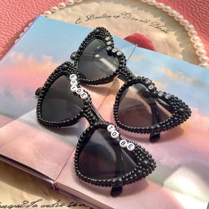 Óculos de sol pérola preta, óculos de sol preto/personalizados/personalizados para noiva, óculos de sol em formato de coração para bebê e noiva, óculos de sol pérola personalizados