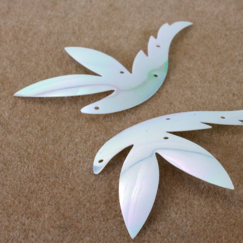 #2513 20 Pcs 40mm Vintage White AB Bird in Flight Sequin