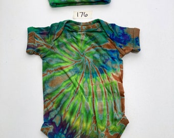 Baby 12 Month Green Spiral Onesie w/ Hat Tie-Dyed Onesie Rabbit Skins Authentic Phillip Brown Design