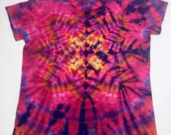 Damen T-Shirt groß Fuschia Star Tie-Dyed Gildan Softstyle Phillip Brown Design