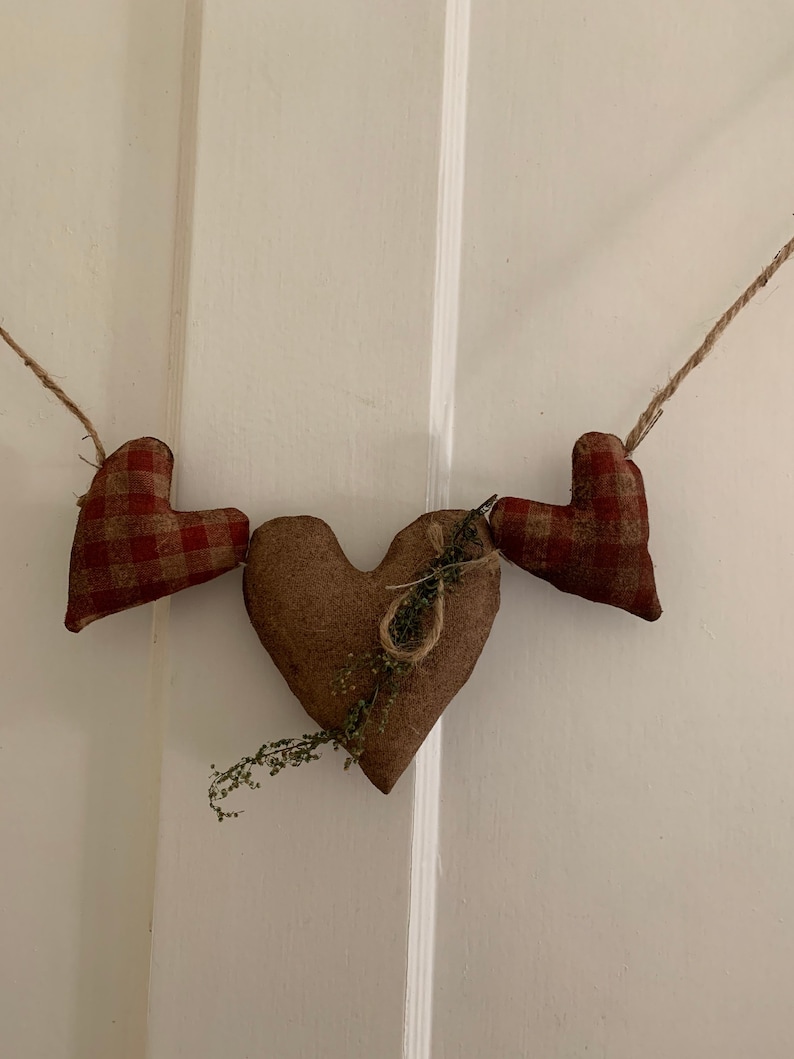 Primitive Valentine 3 Heart Garland