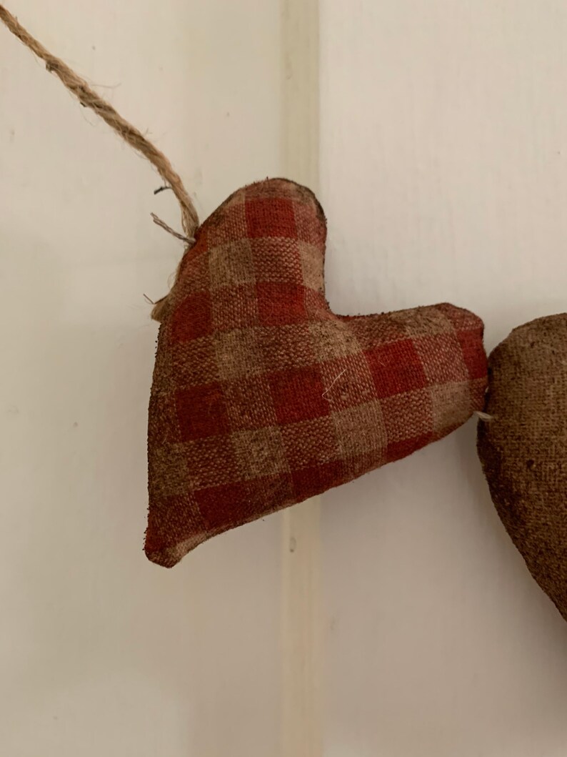 Primitive Valentine 3 Heart Garland