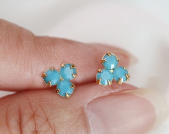 triple turquoise cluster studs // sterling silver or gold . trinity earring stud . trefoil turquoise . minimalist style . dainty & delicate