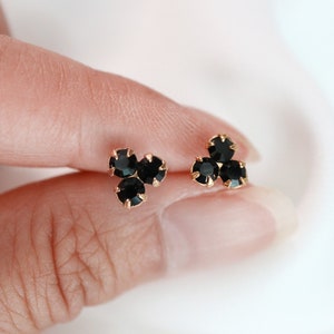 black crystal trefoil studs // silver or gold filled. trinity earring stud . triple cluster earrings . minimalist style . dainty & delicate