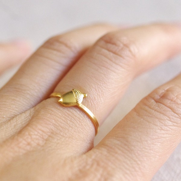 woodland acorn ring // silver or gold filled . silver acorn ring . gold stackable acorn ring . acorn jewelry . woodland jewelry . oak ring