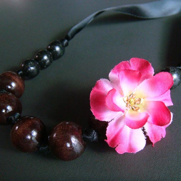 SALE . cherrywood . hot pink and black knotted wood bead necklace