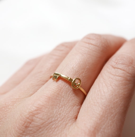 Skeleton key ring // silver or gold filled . vintage style Etsy