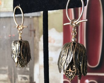 Love Knot - post back filigree earrings, bell noise, bell shape - Please note! Makes noise when moving