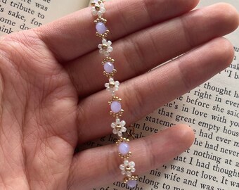 Perlen-Blumen-Armband, elegantes Lavendel-Armband, lila Armband, Gänseblümchen-Armband, zierliches Armband, Brautjungfern-Geschenk, Braut, Hochzeit