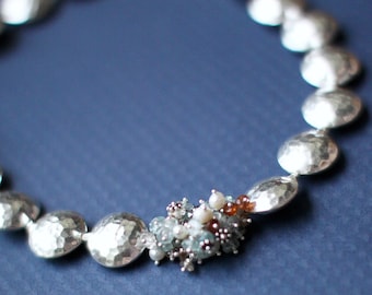 Collar de plata fina de la tribu Shiana Hill: Cascada de circón y perlas de agua dulce