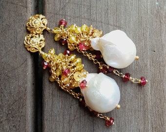 Maia // pendientes // perlas barrocas de bola de llama, granate rodolita, circón amarillo, citrino, vermeil