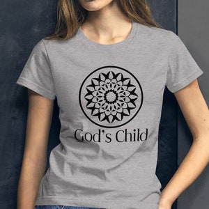 Camiseta con estampado de letras de God's Child, camiseta de manga corta para mujer, top de manga corta cómodo y moderno para primavera/verano