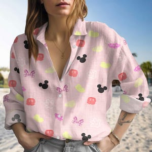 Camisa con botones de Mickey y sus amigos, blusa de Mickey, camisa con efecto lino de Magic Kingdom, camisa de Mickey Mouse, top de manga larga de Disneyland