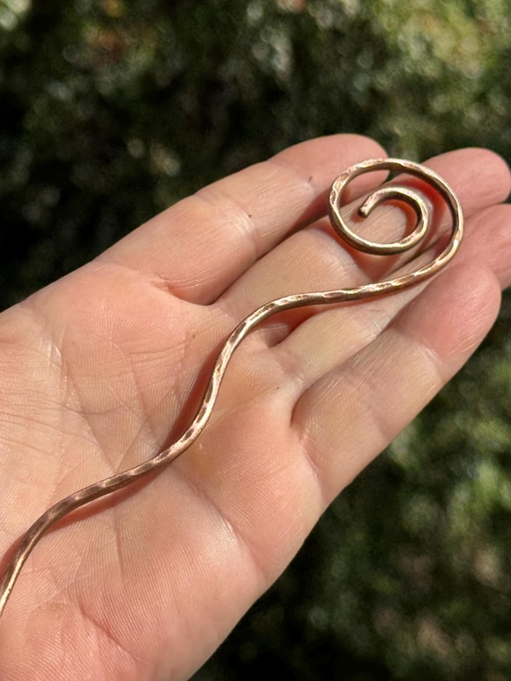 Rustic Copper Hair Fork: Hammered Minimalist Bun Holder  display picture 2