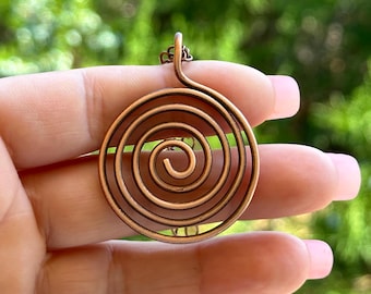 Ręcznie robiony miedziany spiralny naszyjnik: antyczny minimalistyczny wisiorek