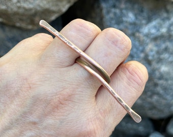 Bague enveloppante en cuivre minimaliste faite main : bague pivotante réglable