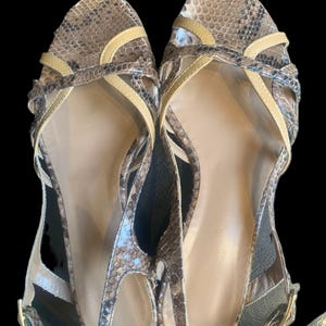 Sandalen in Größe 37 aus Pythonleder und glänzendem Leder