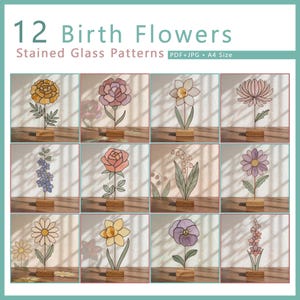 Peut inclure: Douze motifs de fleurs en vitrail, chacun monté sur une base en bois. Les fleurs comprennent un souci, une œillet, une jonquille, un chrysanthème, une glycine, une rose, un muguet, une marguerite, et plus encore. Le texte indique "12 Fleurs de naissance".